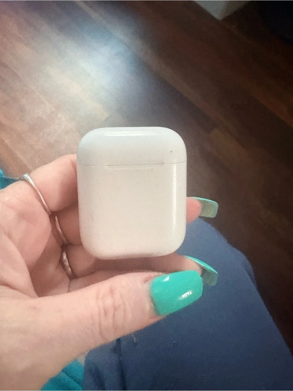 Apple White Wireless Earbud Charging Case